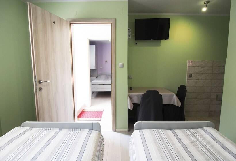 פנסיון Apartments And Rooms Pavek