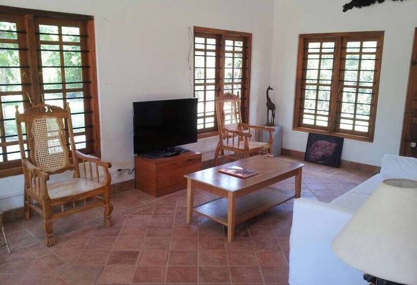 Пансион Captains Bird Safari Lodge