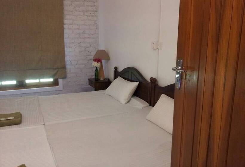 Пансион Captains Bird Safari Lodge