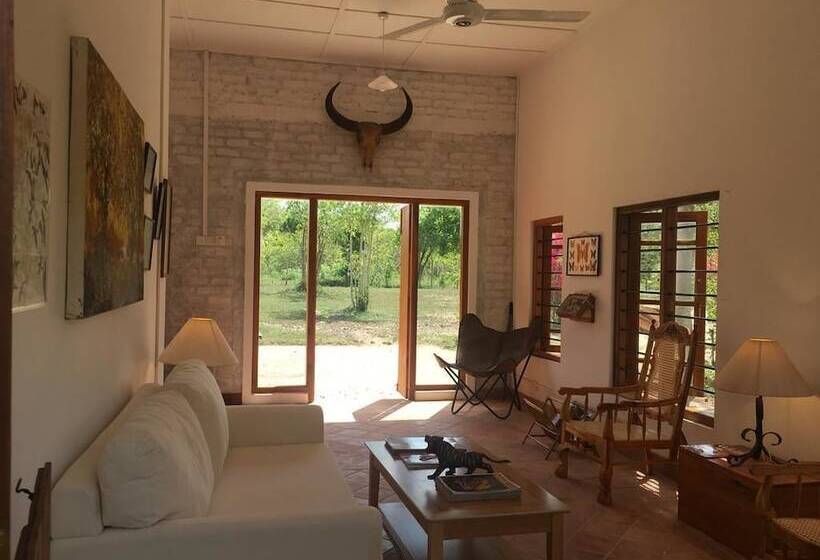 Пансион Captains Bird Safari Lodge