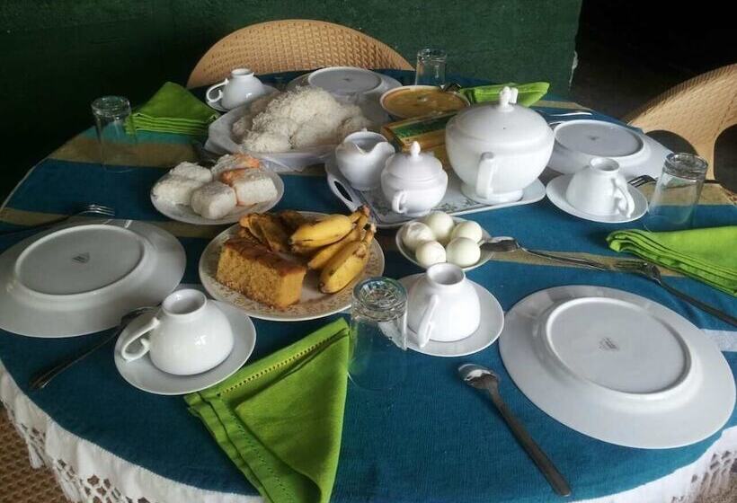 Пансион Captains Bird Safari Lodge