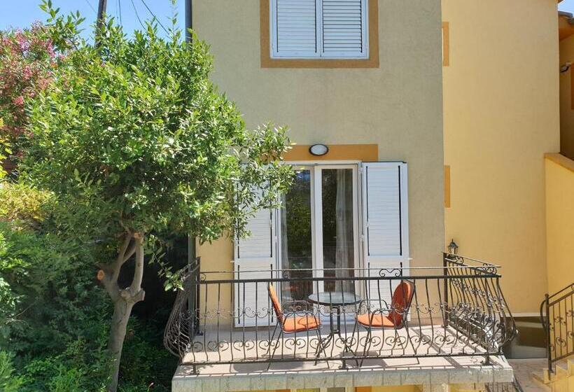 ペンション Captain's Club