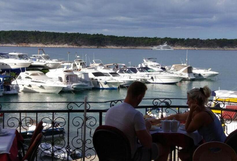 ペンション Captain's Club