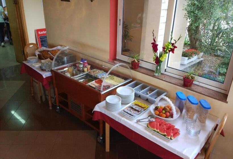 ペンション Captain's Club