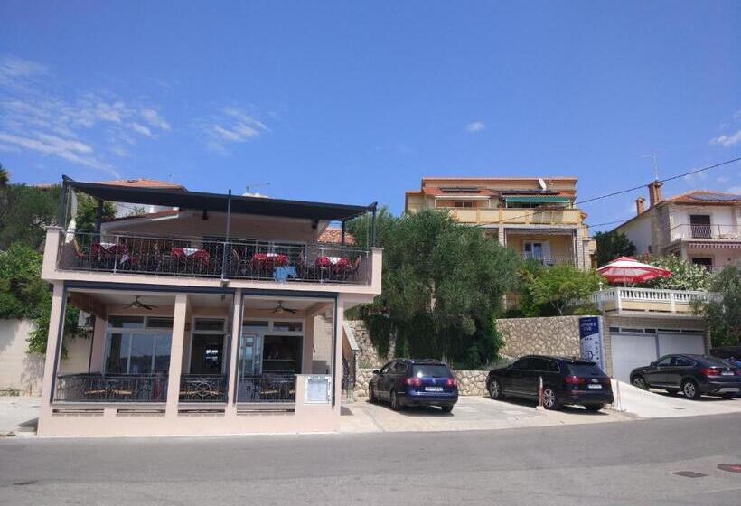 ペンション Captain's Club