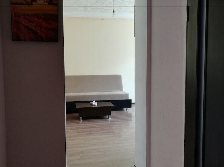 بنسيون Lori Travel Guest House