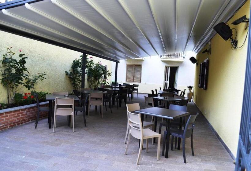 بنسيون Magia Del Turano