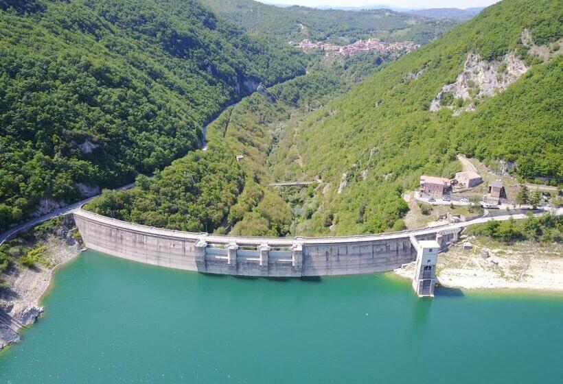 بنسيون Magia Del Turano