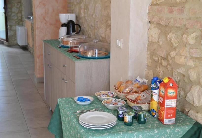 بنسيون Magia Del Turano