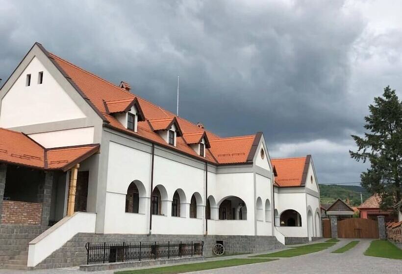 بنسيون Molnos Kuria