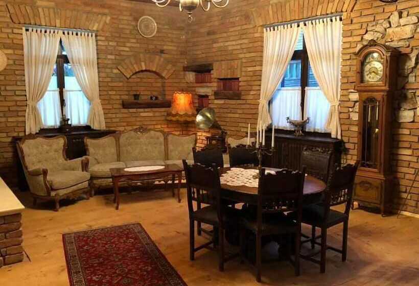 بنسيون Molnos Kuria