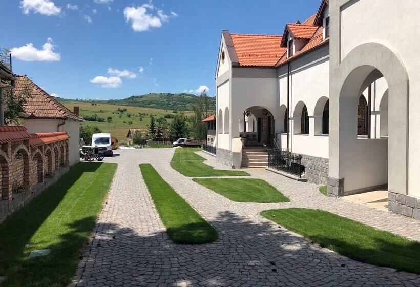 بنسيون Molnos Kuria