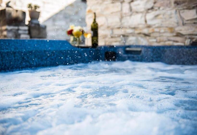 פנסיון Our House