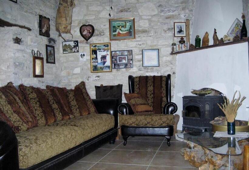 פנסיון Our House