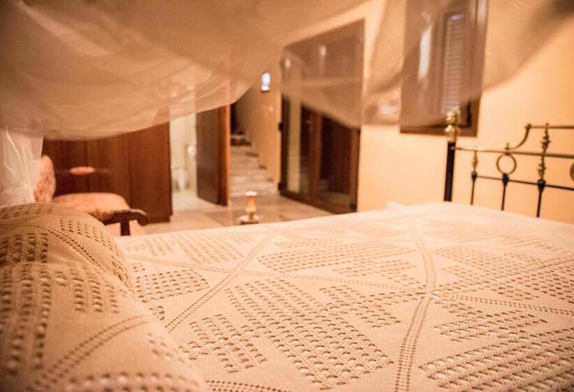 פנסיון Our House