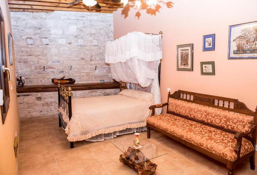 פנסיון Our House