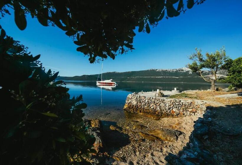 פנסיון Villa Rava Hotel & Restaurant