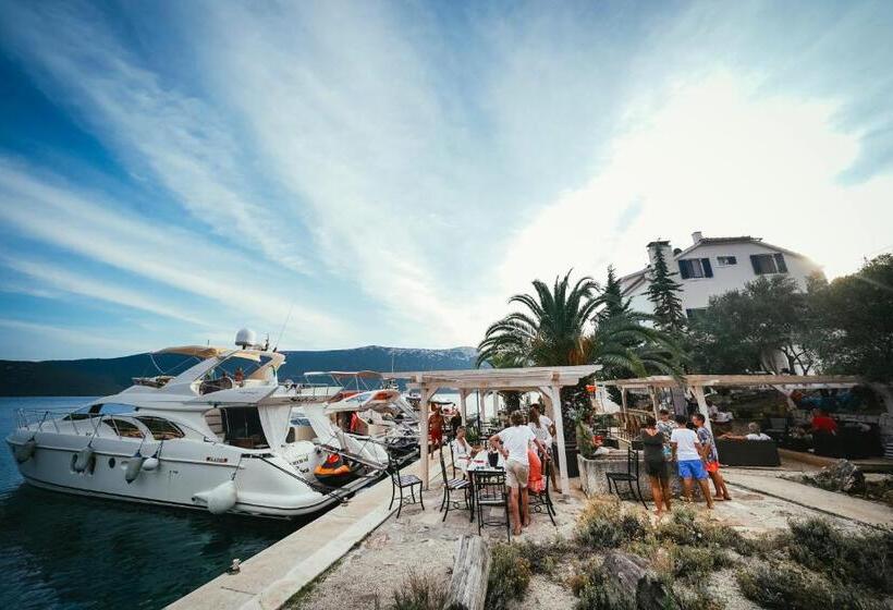 פנסיון Villa Rava Hotel & Restaurant