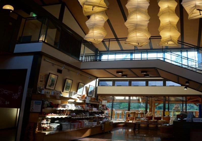 בית מלון כפרי Shirakawago No Yu