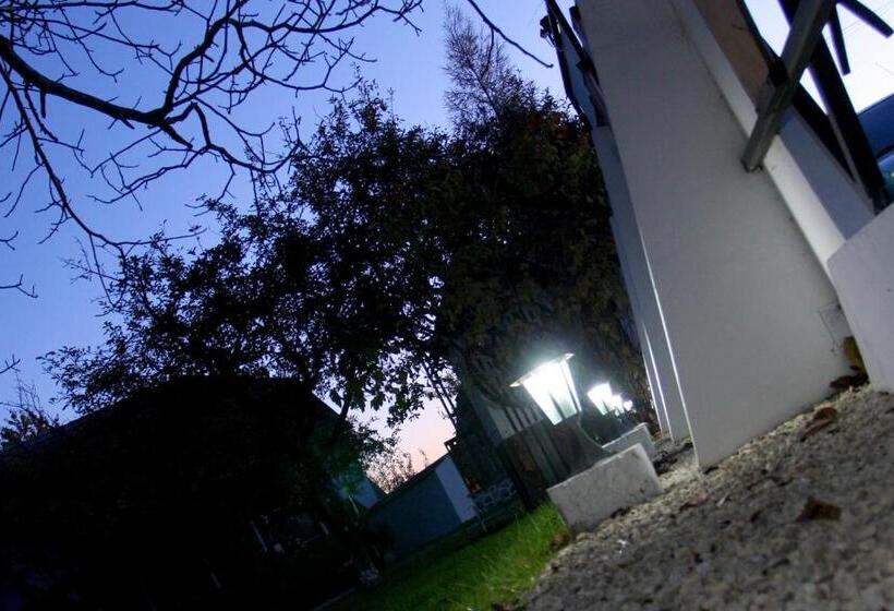 הוסטל Hanul Kassay