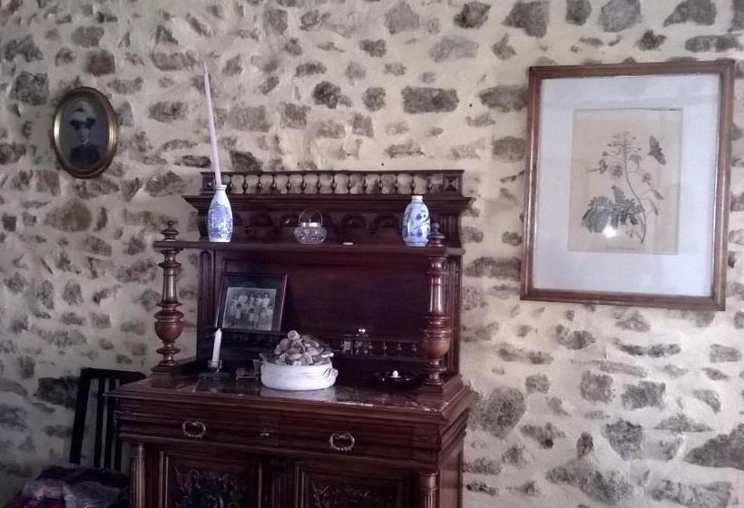 مبيت وإفطار La Châtaigne Dorée