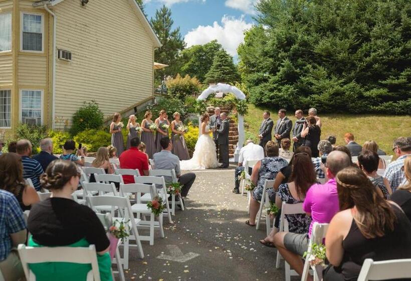 مبيت وإفطار The Lookout Inn