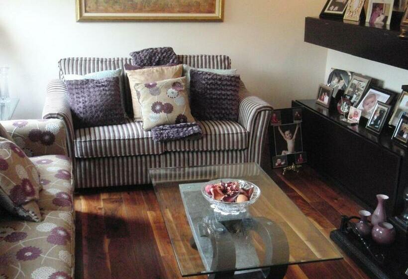 مبيت وإفطار Woodlands House