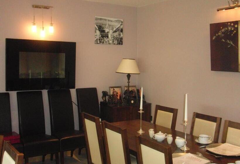 مبيت وإفطار Woodlands House