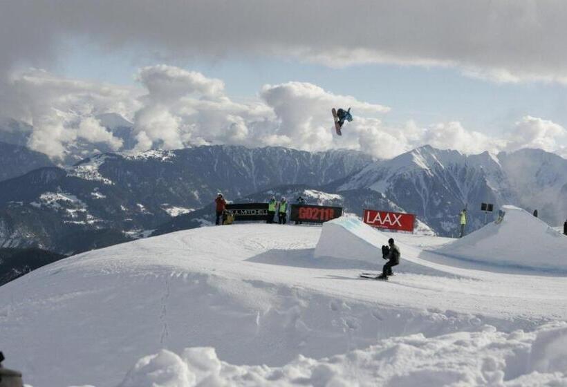 Boardercamp Laax   Swiss Mountain Hostel