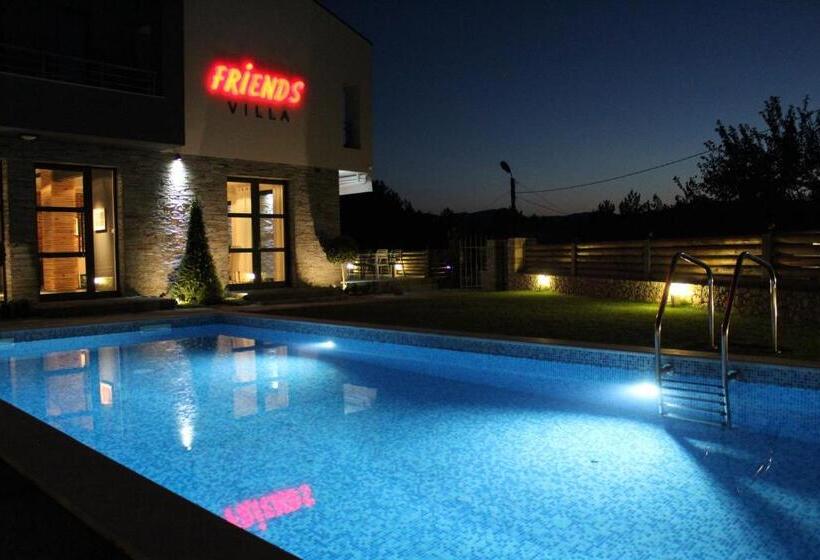 Family Hotel Friends Villa