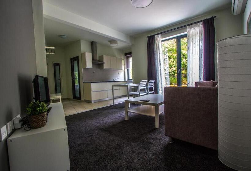 Family Hotel Friends Villa