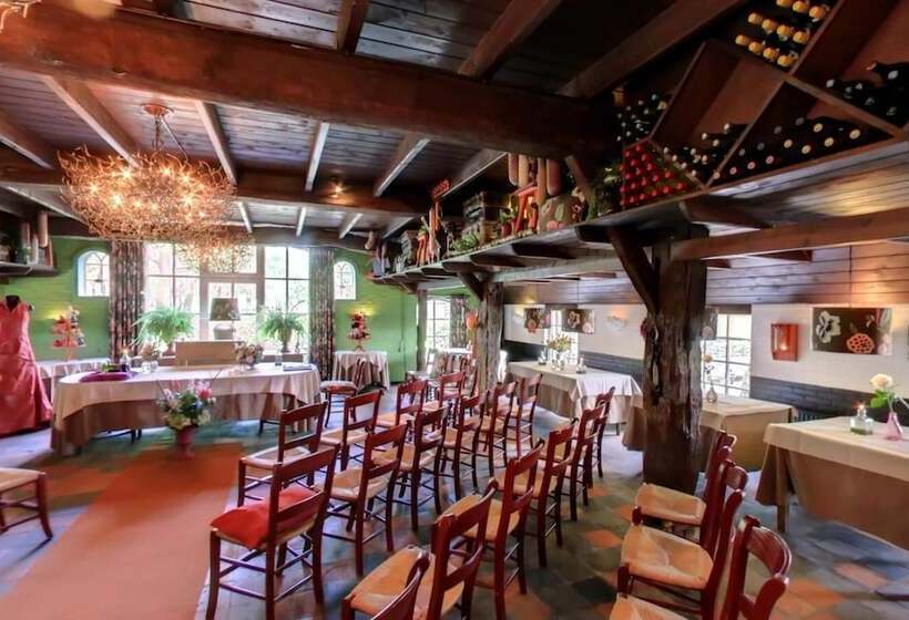 فندق Boerderij Restaurant De Gloepe