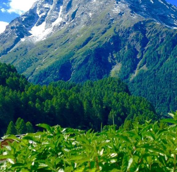 בית מלון כפרי De La Sage