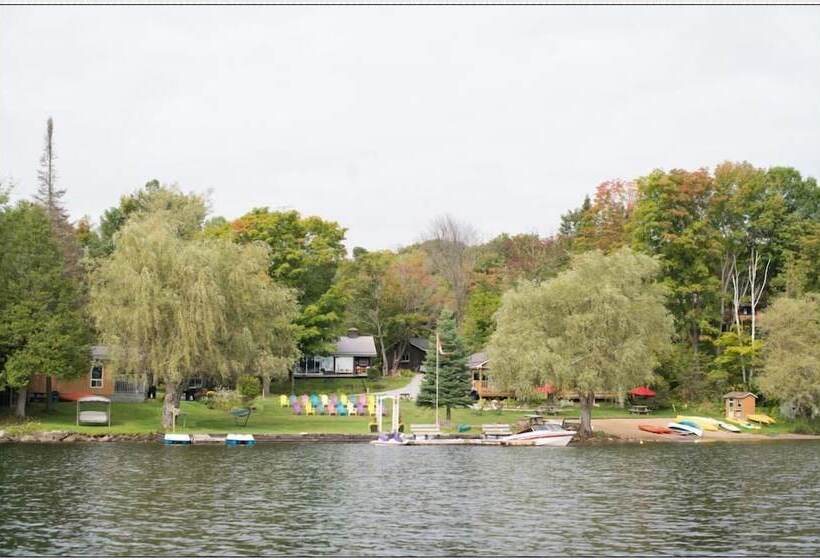 فندق Ogopogo Resort