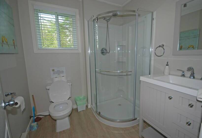 酒店 Ogopogo Resort