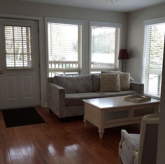 فندق Ogopogo Resort