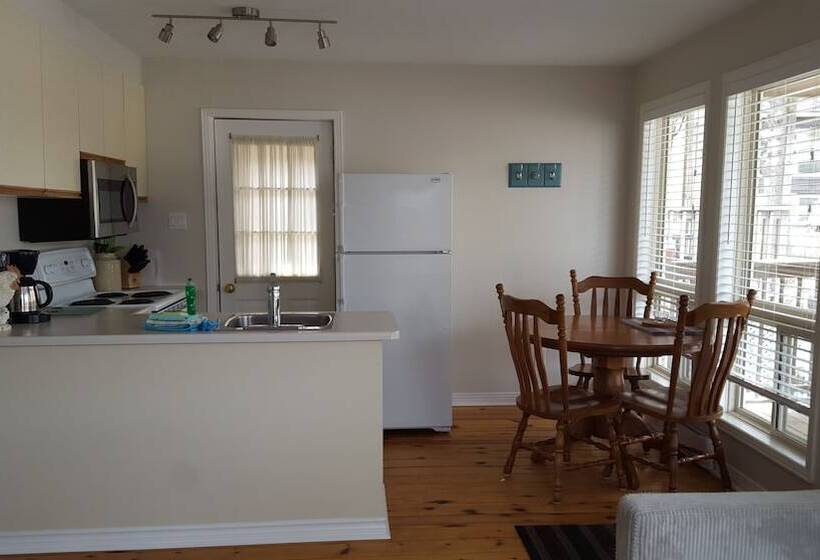 فندق Ogopogo Resort