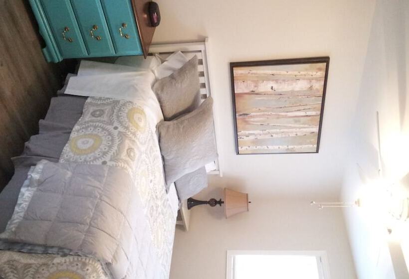 فندق Ogopogo Resort