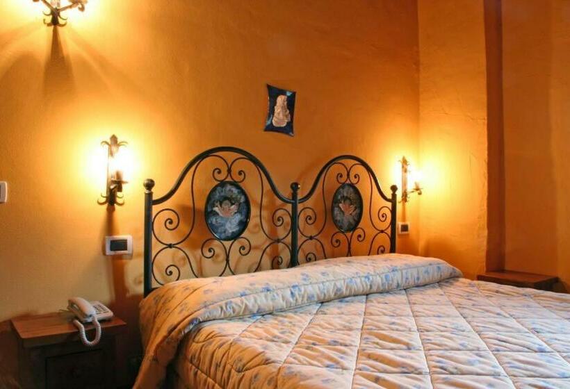 Отель Podere Pian De  Cortini