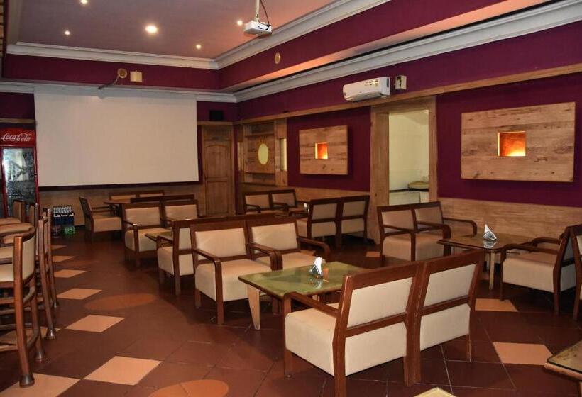 ホテル Poppys Vista