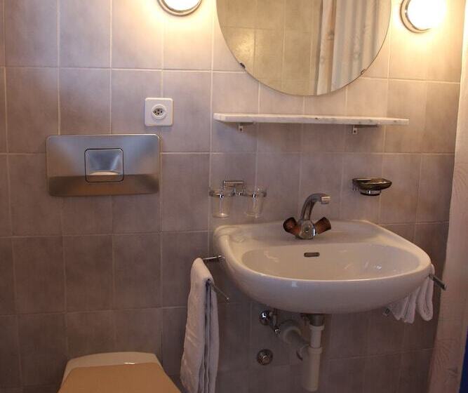 ホテル Schiffahrt