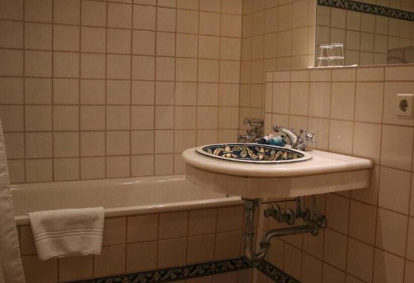 ホテル Schloss & Gut Ulrichshusen