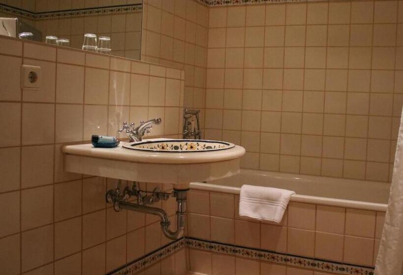 בית מלון כפרי Schloss & Gut Ulrichshusen