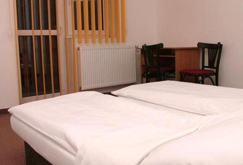 Motel Pod Stromíšom