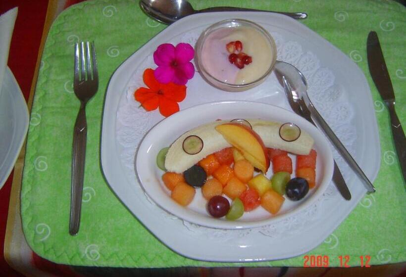 膳宿费 At Whale Phin Guest House