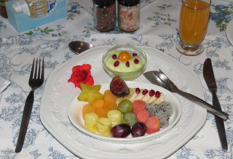 膳宿费 At Whale Phin Guest House