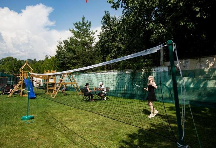 פנסיון Casa Moroeni