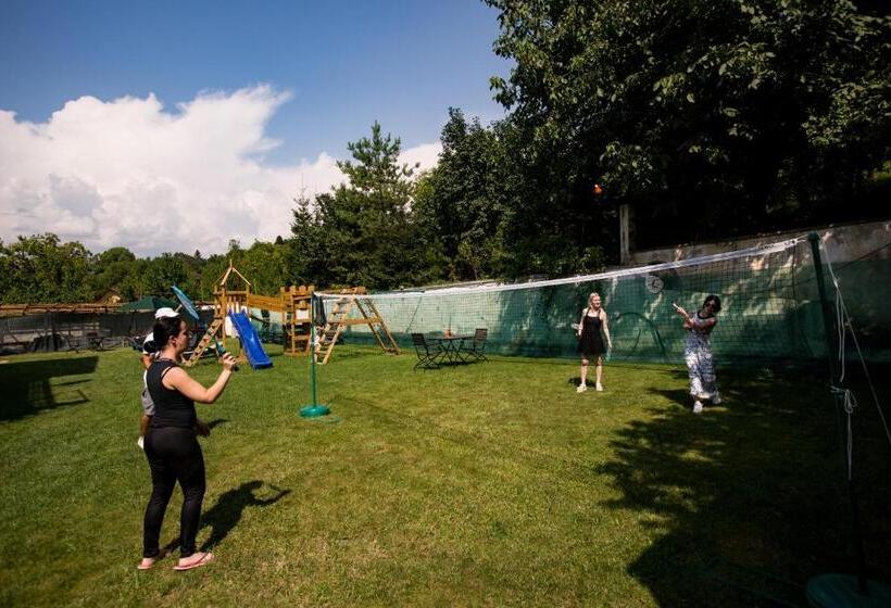 פנסיון Casa Moroeni