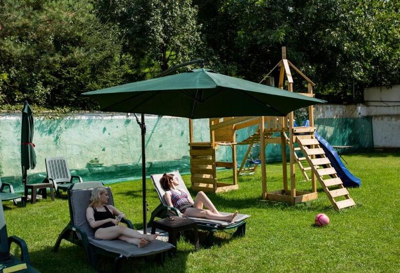 פנסיון Casa Moroeni