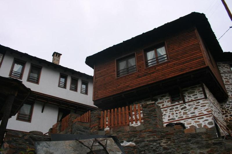 פנסיון Complex Kosovo Houses